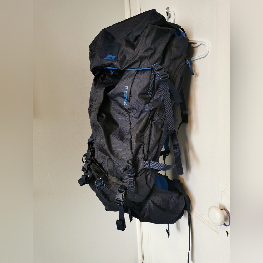 Navy blue MEC Unisex Serratus 65L backpacking hiking camping backpack